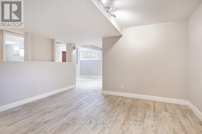 Building Photo - 333-333 Zephyr Ave