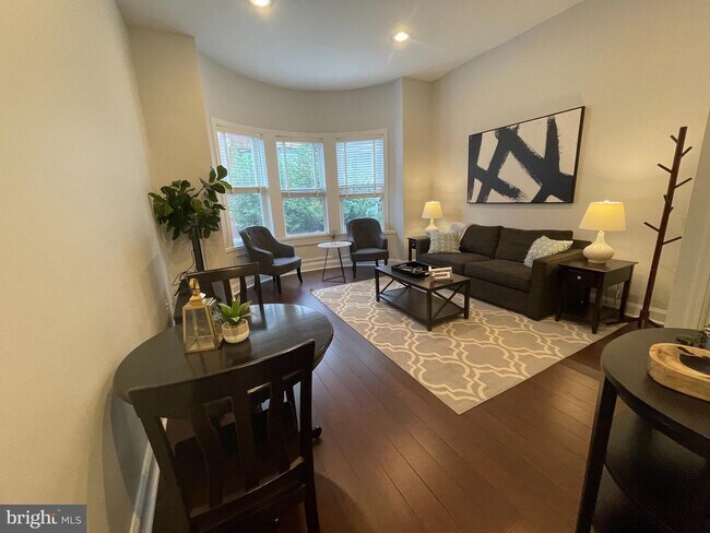 Foto del edificio - 1409 Hopkins St NW