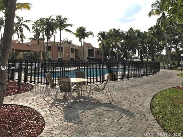 Foto del edificio - 7963 SW 104th St