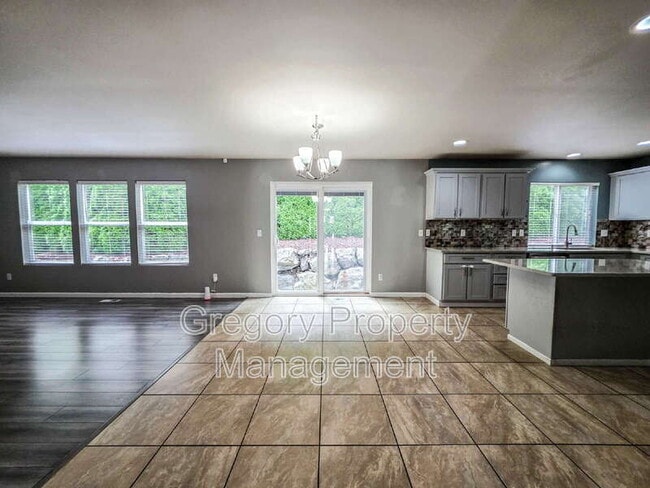 Foto del edificio - 11519 45th Ave SE