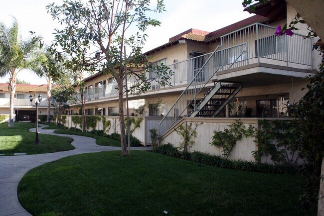 Building Photo - 13750 La Pat Pl