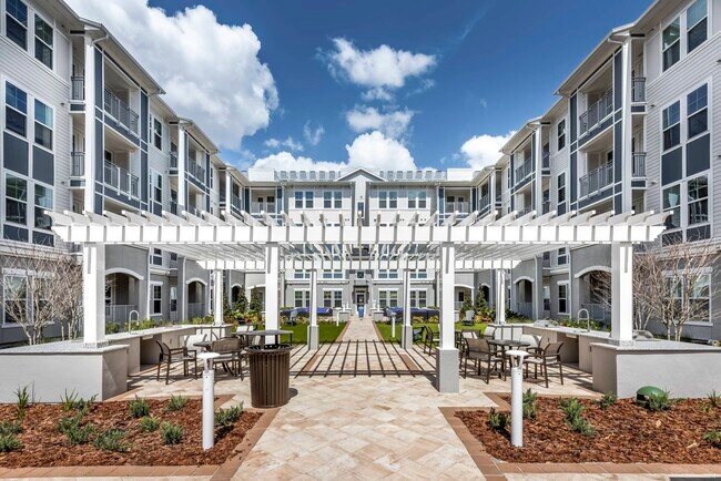 Building Photo - Magnolia Square