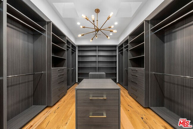 Foto del edificio - 6115 W 6th St