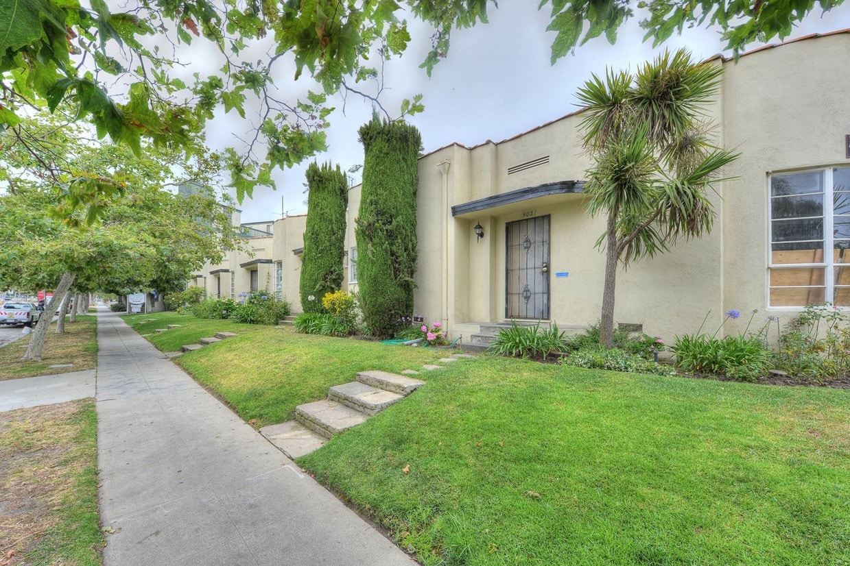 Primary Photo - 2404 Grandview Ave