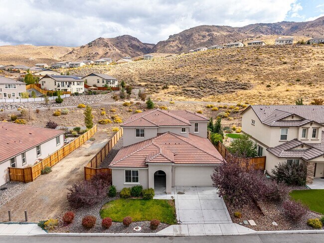 Building Photo - Multi Generational Living with 4 bedrooms ...