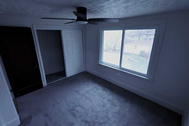 Foto del edificio - 165 Colony Crescent