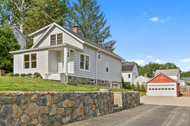 Building Photo - 6 Cedar Rd