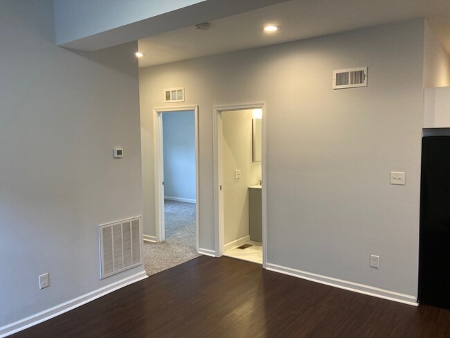 Building Photo - 304 Holmes Rd