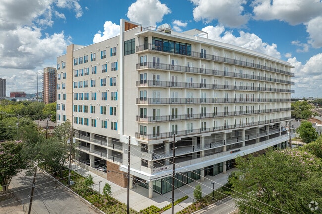 UNITI Montrose - UNITI Montrose Apartments