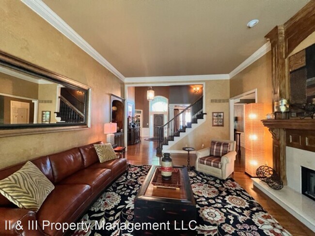 Building Photo - 5 br, 4.5 bath House - 12501 Fairway Rd