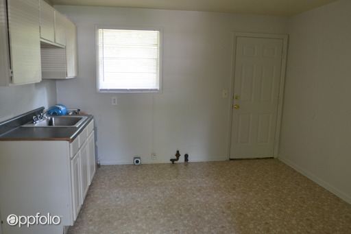 Building Photo - 1712 E Kivett Dr