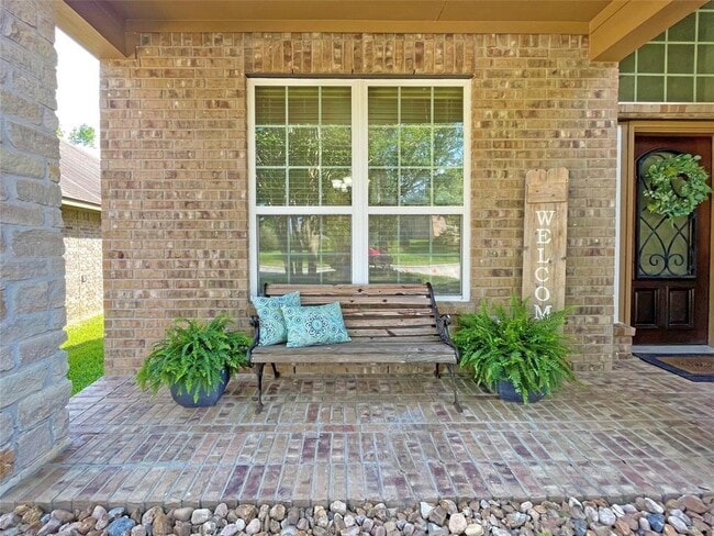 Building Photo - 210 Black Swan Pl