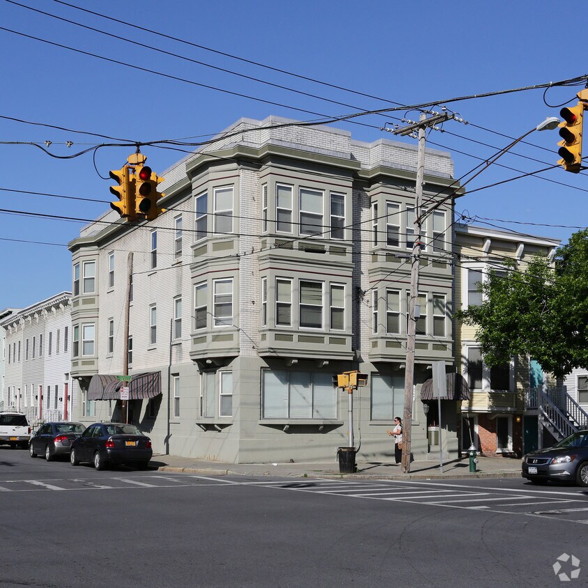 Foto principal - 456 Washington Ave