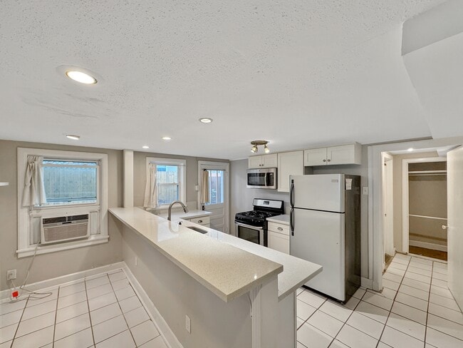 Photo - 2014 Lowerline St Apartment