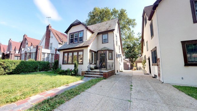 Foto del edificio - 72-32 Ingram St