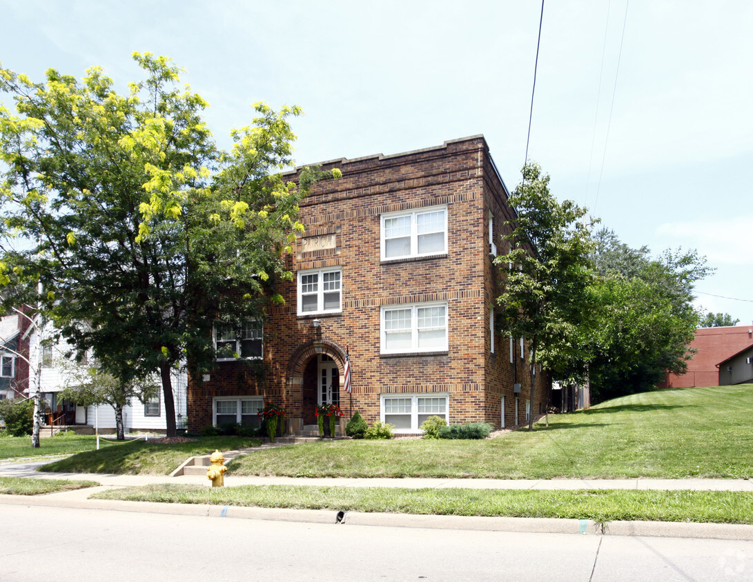Primary Photo - 1196 E State St