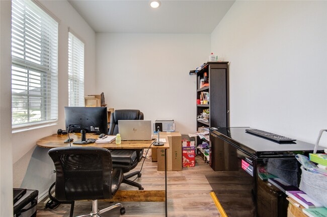 Foto del edificio - 26627 Ledgemont Dr