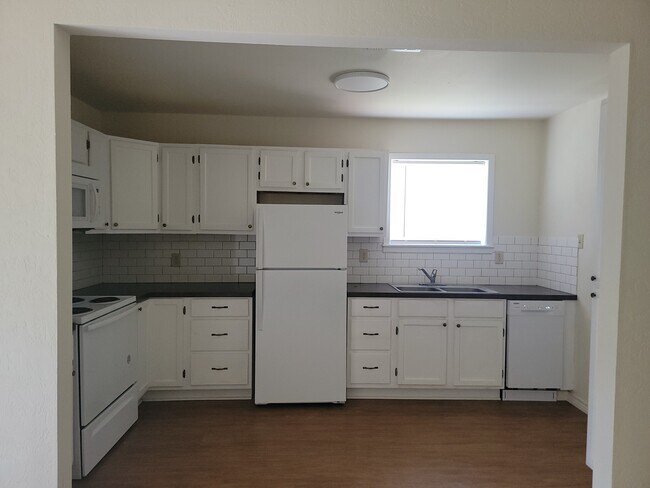 Kitchen - 107 Shady Ln