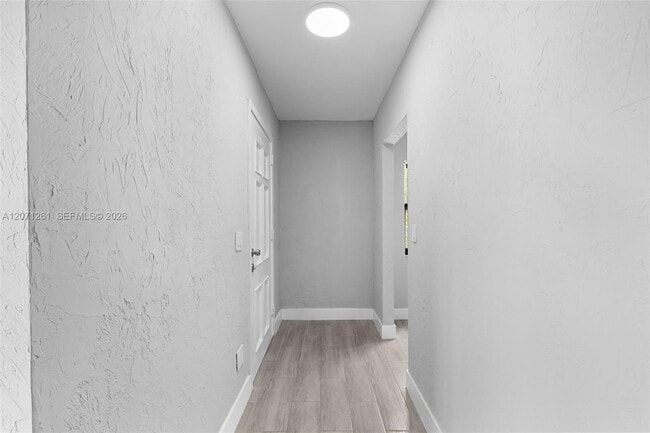 Foto del edificio - 1227 NW 27th St