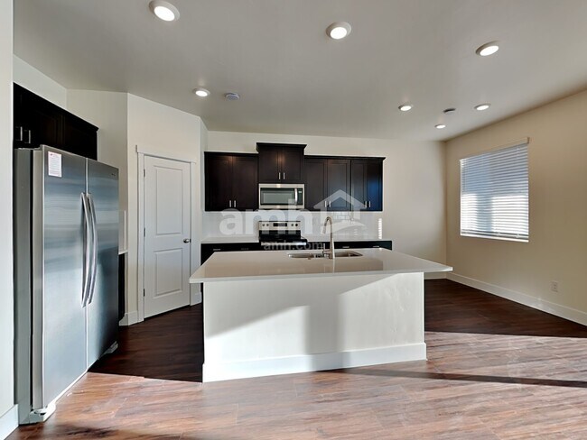 Foto del edificio - 1069 S Woodsome Ave
