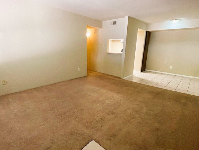 Foto del edificio - 7200 Clarewood Dr