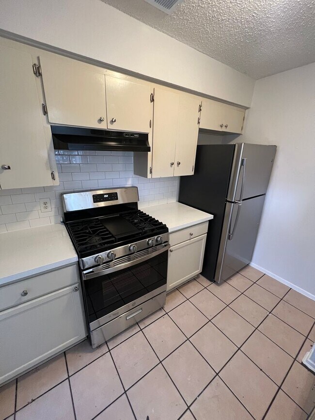 Building Photo - 3403 Carol Ann Dr