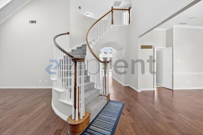 Building Photo - 909 Parker Dr