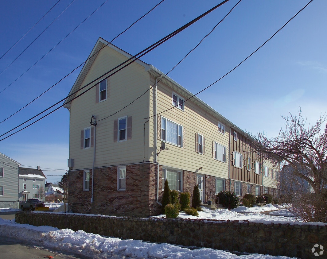 Primary Photo - 6-22 Carver St