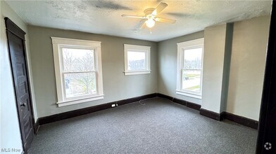 Building Photo - 770 E 91st St
