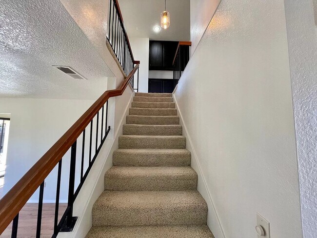 Foto del edificio - 7573 Flower Meadow Dr