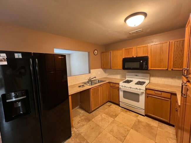 Building Photo - 1645 Victoria Park Cir