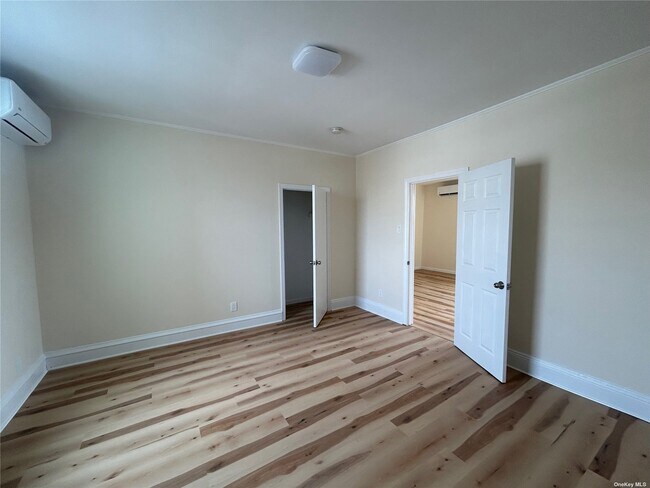 Foto del edificio - 331 W Merrick Rd