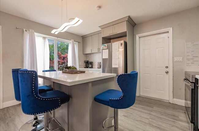 Foto del edificio - 422 Phippen Waiters Rd