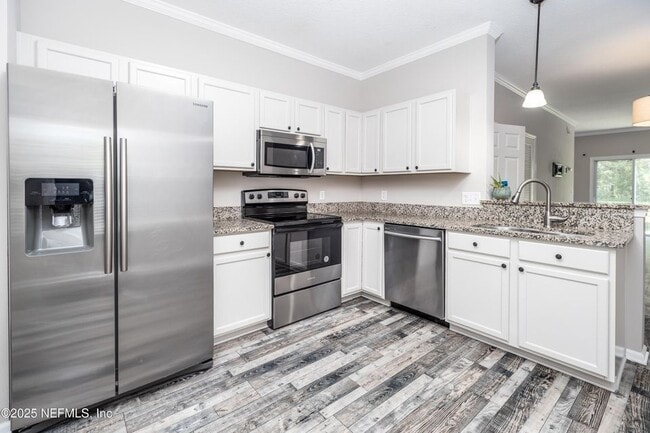 Building Photo - 230 Scrub Jay Dr