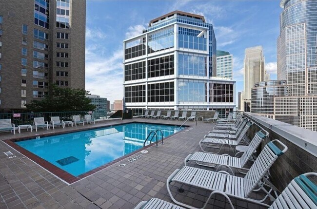 Rooftop swimming pool - 433 S 7th St