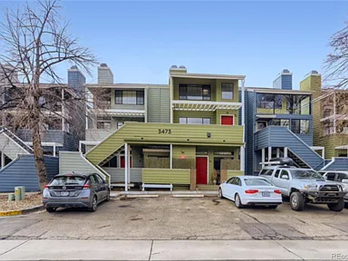 Foto principal - Sunny, Two-Story Condo in Boulder