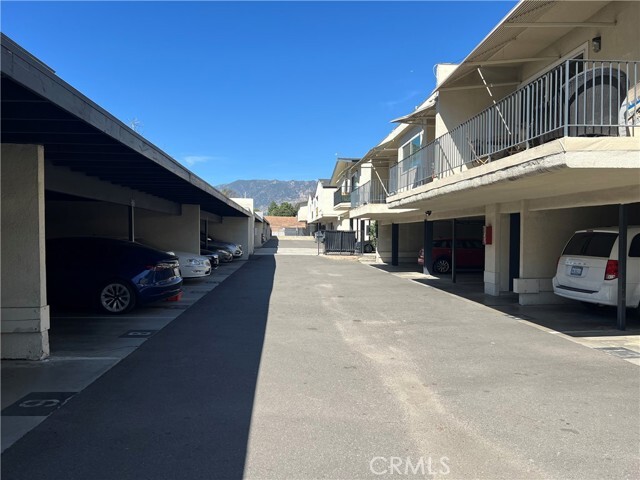 Building Photo - 265 N Oakland Ave