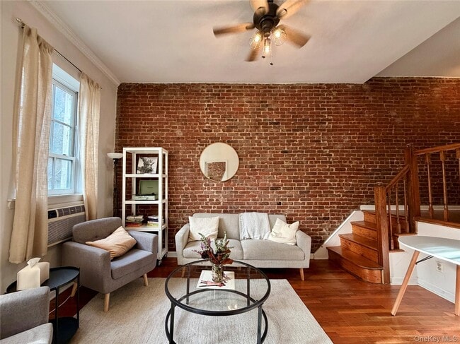 Building Photo - 53 W 76th St