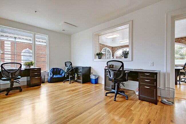 Foto del edificio - 2000 Reynolds Ave