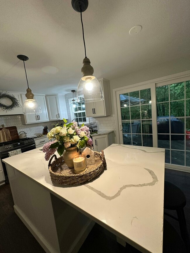 Building Photo - 65 Lynnwood Ln