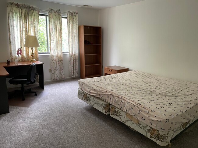 Master bedroom - 938 Cold Spring Rd