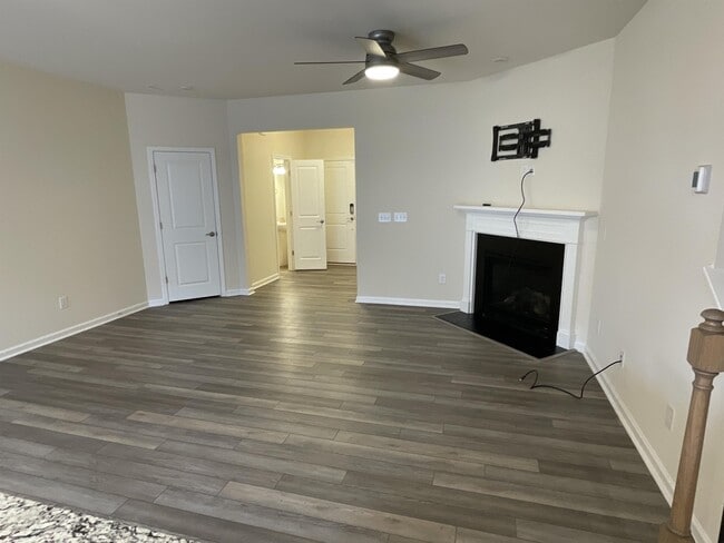 Foto del edificio - 222 White Oak Ridge Dr