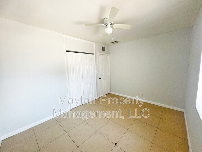 Building Photo - 1300 NW 11th Ct