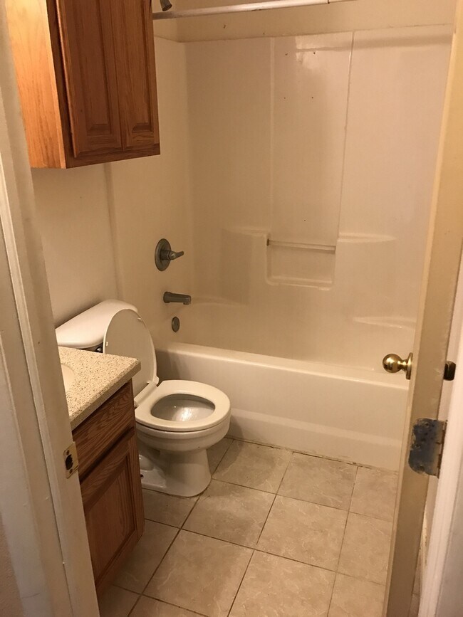 604606 Osage St Unit KU2606, Augusta, KS 67010 Room for Rent in