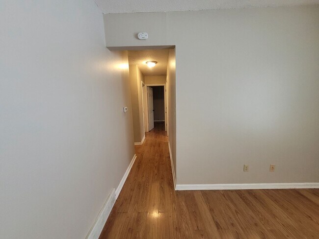 Foto del edificio - Four Bedroom Single-Family Home