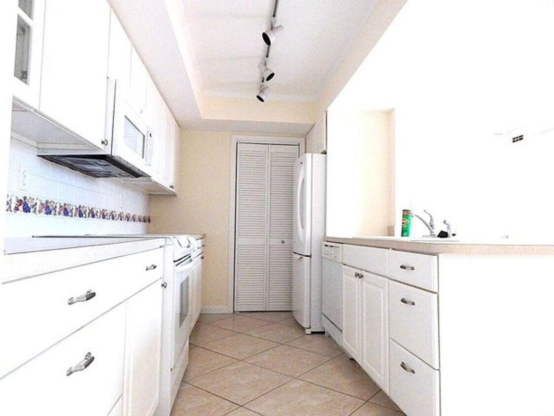 Foto principal - 5250 Woodland Lakes Dr
