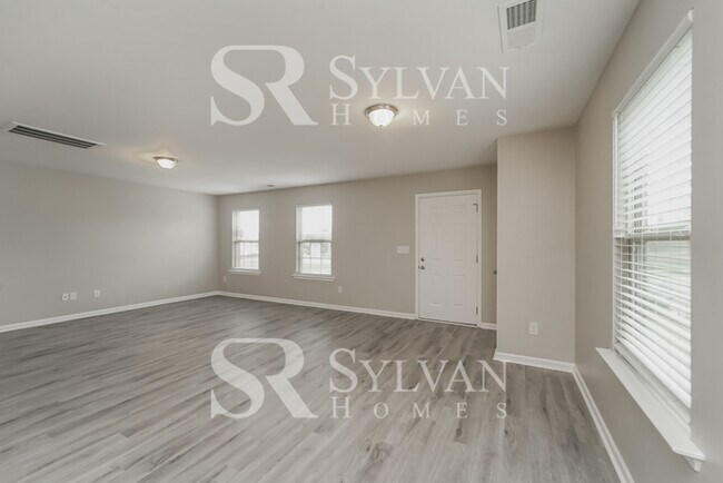 Foto del edificio - Come view this charming home