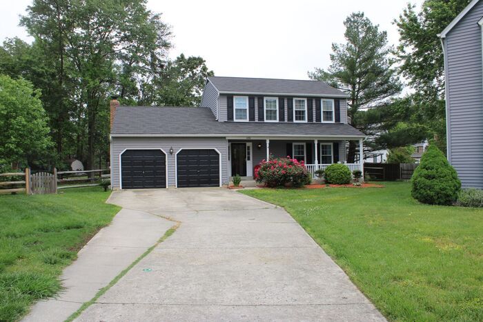Foto principal - Charming 3-Bedroom, 2.5 Bath SFH with Fron...