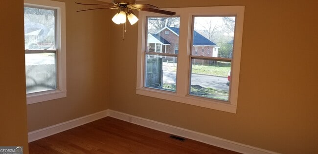 Building Photo - 10 Kirkwood St NE