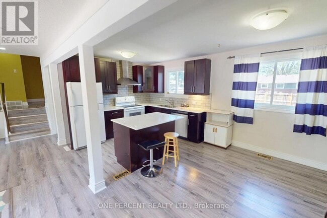 Photo du bâtiment - 43 Loyalist Dr